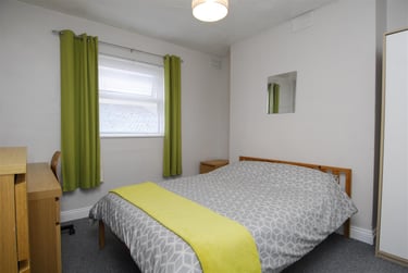 4 bed house, Wellington Street, Greenbank, Plymouth, PL48NB - Image 2